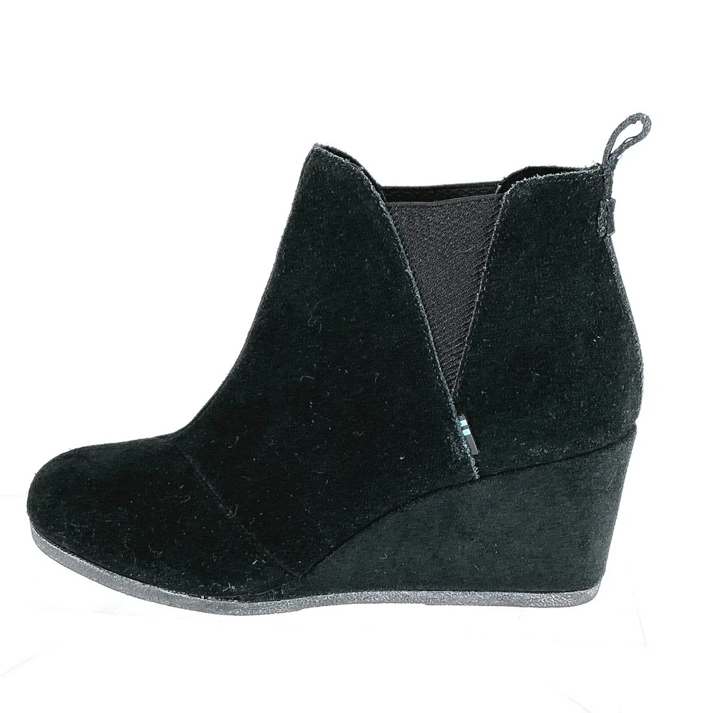 TOMS Size 9 Black Suede Wedge Ankle‎ Booties Round Toe Pull On Boots Leila